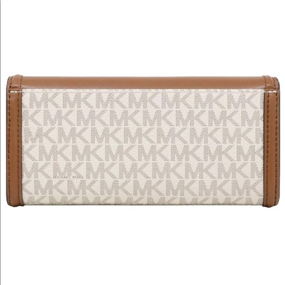 Gaby’sBags👜💕-NWT Michael Kors Wallet Vanilla - Picture 5 of 5